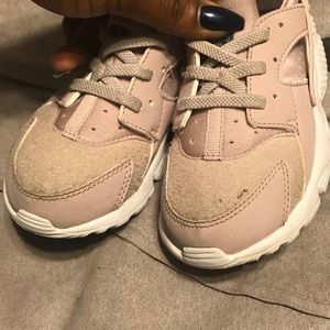 Nike hurache light pink size 9 toddler